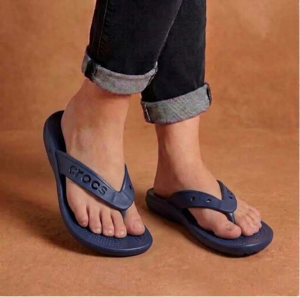 Crocs Baya Flip Flops Navy Blue – Men’s 10 / Women’s 12